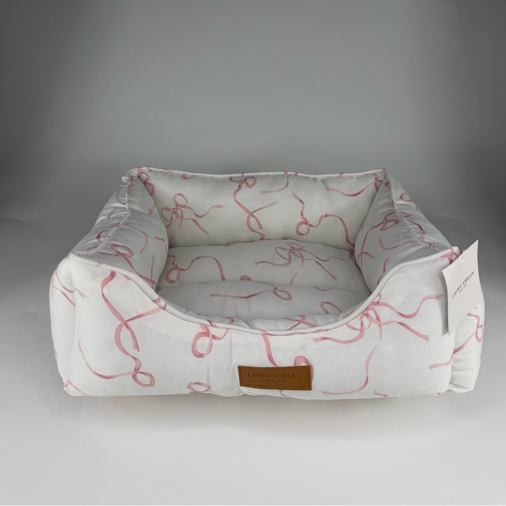 🐾 Laura Ashley Pink and White Swirl Ribbon Reversible Pet Bed 🐾